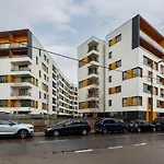 Kolorowy Gocław Apartment by Renters